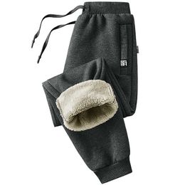 Men's Pants New Winter Thick Warm Wool Sports Pants Mens Slow Runner Sports Wear Black Gray Casual Track Pants Plus Size 6XL 7XL 8XLL2405