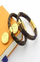 Europe America Fashion Lady Women Round Print FlowerPlaid Double Deck Design Engrave V Letter Disc Charm Leather Bracelets Bangle6088627