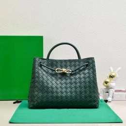 Luxury Womens Tote Bag Handbags Totes Handbag Designer Bags 10a Single Buckle Gold Large Botegas Hardware Trendy Capacity Shoulder Woven Leather Backpacks 1A4I