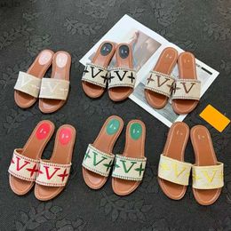 Top Quality Fashion Flat Shoes 2024 New Mules Slipper Womens Sliders Loafers Designer Casual Shoe Slide Sandal Ladies Indoor Leather Sunny Hike Beach S 80
