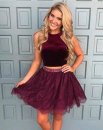 2022 Sexy 2 Pieces Cheap Homecoming Party Dresses Burgundy Halter Lace A line Beads Sequin Velvet Short Prom Graduation Cocktail P2146518