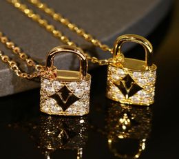 Designer Branded Couple Necklace Fashion Luxuries Lock Pendant Necklaces 18K Titanium Steel Set Auger Plated Women Necklace for Bi3380402