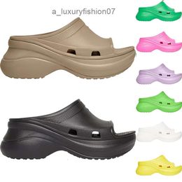 2023 Pool Slide Sandals Designer Women Woman Fashion Thick Bottom Triple Black White Sand Pink Ladies Slides Scuffs Holes