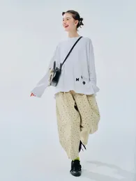 Women's Pants IMAKOKONI Original Design Elastic Waist Floral Beige Loose Pocket Trousers Nine-quarter Women 244504