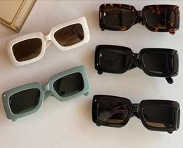 Luxury Sunglasses 0811S Black Rectangular Frames Grey Gradient Lens 53MM Fashion Sunglasses Woman Goggle Beach Sun glasses UV400 O1450498