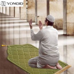 YOMDID Prayer Mat for Muslim Ramadan Flannel Carpet Worship Kneel Embossing Floor Carpets Soft Portable Travel Prayer Rug 240417
