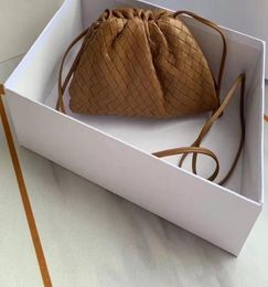 Designer Knitting Ladies evening Bags Clutch Women Pouch 2019 new Fashion Genuine Leather Handmade Girls Handbag Small Size 22cm9768168