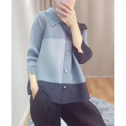 Women's Blouses Early Spring Thin Coat Style Miyake Pleated Color Matching Lapel Button Down Outer Wear Slim Loose Fashionable Top Trend