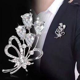 Brooches Elegant Flower Brooch Rhinestone Pin For Women Ladies Luxury ZirconCrystal Silvery Plated Fashion Clothes Accessories 1pc