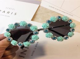 Gorgeous Women Sunglasses Flower Crystal Rhinestone Diamond Handmade Round Eyewear Flower Design Ladies Party Sun Glasses Gafas3363226