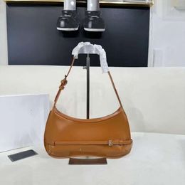 Designer Jacquemues Bag Underarm Bag Fashion Belte Buckle Shoulder Bag Red Handbag Women Shoulder Bag Luxury Small Round Ball Classic Fe 5046