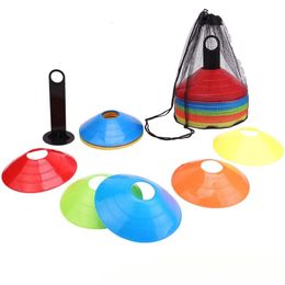 50 pezzi di calcio Agile disco cono set calcio di allenamento calcio cono marcatura a disco sportivo Accessori di addestramento del cono spaziale 240428 240428