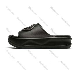 2024 Designer Slipper Bottom Platform Soft Comfortable Rubber Slide Sandals Women Shoes Black White Pink g Luxury Flat Flops Size 36-41 10a1.