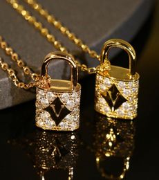 Designer Branded Couple Necklace Fashion Luxuries Lock Pendant Necklaces 18K Titanium Steel Set Auger Plated Women Necklace for Bi2879545