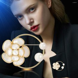 Brooches Luxury Fashion Golden Shell Camellia Brooch High-grade Women's 2024 Product Temperament Elegant Pin Decoration Accessories