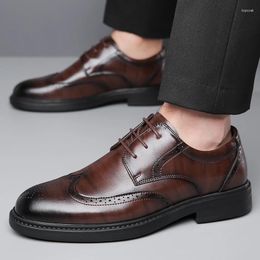 Casual Shoes 2024 High Quality For Man Cross-tied Men Leather Round Head Fashion Sewing Dress Shoe
