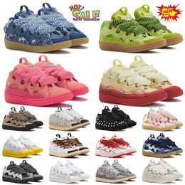 Fashion Designer Dress Shoes Womens Casual Platform Suede Leather Curb Sneakers Mens Emed Mother Child Denim Blue Pink Green Double woven laces trainers