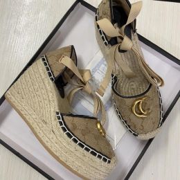 Designer slides Women's espadrille sandal red and beige raffia slipper Mid-heel shoes White leather trim fashion platform sandals designer emblematic pattern shoes