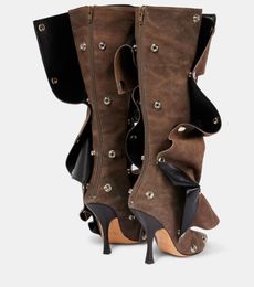 2024 Scarpe da donna Nuova tacco alto puntato Rivet in metallo Splice Due indossare stivali lunghi impilati