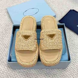 10a Top Quality Luxury Designer Slippers Triangle Sandal Straw Raffias Man Weave Shoe Outdoors Travel Pool Platform Heel Flat Slide Women Casual Summer Sliders Lady