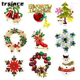 Brooches Exquisite Christmas Brooch Tree Santa Claus Snowflake For Holiday Gifts Boots Snowman Bell Stall Corsage Pins