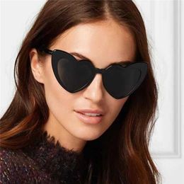 Sunglasses Love Heart Sunglasses Retro Big Frame Women Sunglasses UV400 Protection Summer Shades Eyewear Retro Cat Eye Vintage Sun Glasses