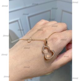 Designer gold Gourd Red Agate Diamond Pendant Necklace For Women Exclusive Love Luxury Classic High Jewelry Accessories Popular Fashion Brand Gift Chinese style