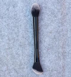 Face Contour Makeup Brush 20 10 4 25 40 4 30 Dualend Double End Black Highlighting Bronzer Foundation Powder Brush9314253