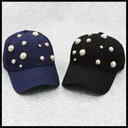 Ball Caps 202405-shi Ins Chic Designer Pearl Button Lady Baseball Hat Women Leisure Visors Cap