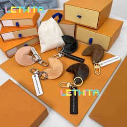 2024 Keychains Lanyards With box Fortune Cookie Bag Hanging Car Flower Charm Jewellery Women Men Gifts Fashion PU Leather Key Chain Accessories Motion current