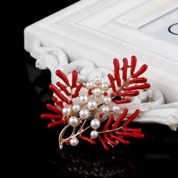 Brooches Coral Brooch With Rhinestone Elegant Oil-dripping Faux Pearl Accents Fashion Lapel Pin For Sweater