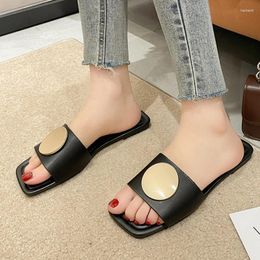 Slippers 2024 Summer Versatile Flip Flops Women's Fashionable Beach Shoes Muller Half Wearing Sandals Outside