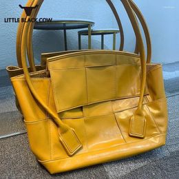 Shoulder Bags Women Large Capacity Casual Totes Fashion Oil Wax Leather Shopping Bag Softshell Ladies Packing Handbag 2024