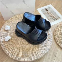 2024 Woman Fashion Thick Bottom Flats Sandals Girls Summer Holiday Beach Soft Flops Slides Casual High Pumps 9cm Bottom Shoes Size 35-42 10a