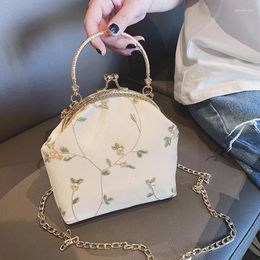 Shoulder Bags 2024 Western Style Girl Lace Retro Shell Trendy Fashion Women Bag Vintage Chic Should Female Classical Kisslock