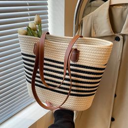 Striped design straw bag with large capacity beach bohemian style handbag filled shopping bag 240426