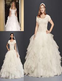 2020 Elegant Oleg Cassini Organza A Line Wedding Dresses Short Sleeves Lace Tiered Skits Plus Size Sweep Train Garden Country Brid6086919