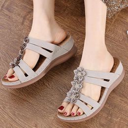 Slippers Retro Wedges Women Flower Round Head Solid Color Casual Sandals Plus Size Non-slip Beach Shoes Sandales Femme Luxe