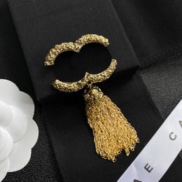 Luxury 18k Gold-Plated Brooch Brand Designers Classic Design Fashionable Charming Womens Brooch High-Quality Gift Clothing Brooch Box Boutique Gift