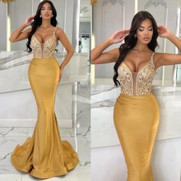 Lindo vestido de baile de sereia dourado tira o corpete da noite de babados formais vestidos de tapete vermelho para mulheres