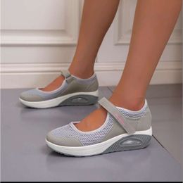 Nuove donne Mesh Flats Spring Summer Scarpe casual Lightwear Platform Fashion Sneaker traspirante sneaker Zapatos Mujer