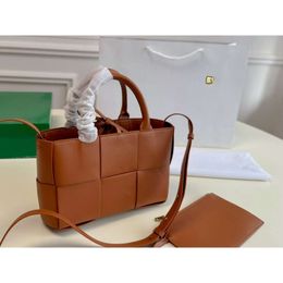 Designer high quality shoulder bag Woven Leather Tote Fashion East-West Shopping Handbag 2024 New Designer Top Quality Womens Parrot Green Bag