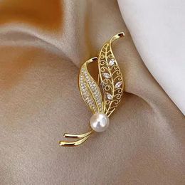 Brooches Classic Women Girls Lily Pearl Crystal Badges Elegant Exquisite Plant Rhinestone Pins Lady Suit Coat Leaves Jewelry