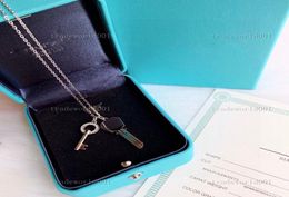 Graduerade S925 Sterling Keys Petals Key Pendant Necklace With Diamonds 100 925 Silver Necklace7456926