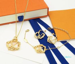 Europe America Style Jewellery Sets Lady Women Goldcolor Metal Hollow Out V Initials Garden Necklace Earrings Bracelet Sets M690354020623