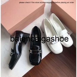 miui leather 2022 shoes designer Mary Jane high heels shoe womens new retro all-match ladies banquet chunky heel Loafers shoes miumiuss