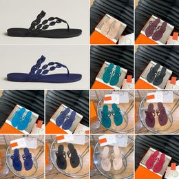 2024 Summer Womens Pantoffers Sandals Designer Pantoffeln Luxus flache Heels Mode Casual Comfort Flat Slipper Strand Slipper 35-41