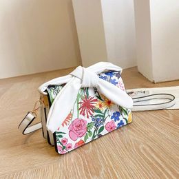 Shoulder Bags Small Square Bag Messenger Female 2024 Trendy Fashion Wild Girl Printing Bow Graffiti And Portable Wallet