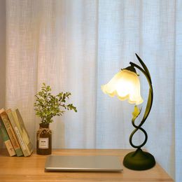 Table Lamps Multifunctional Flower-Shaped Glass Bedside Dining Lamp Desktop Eye Caring Reading For Office Bedroom Living Room