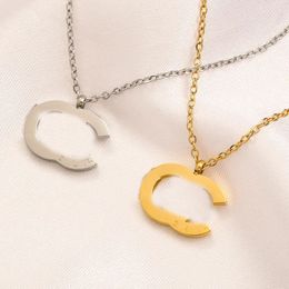 18K Gold plattiert Edelstahl Halsketten Halsketten Ketten Buchstaben Anhänger Modemarke Design Halskette Damen Hochzeit Schmuck Zubehör Geschenk